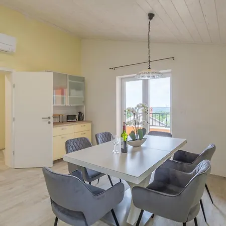 Cozy In With Kitchen Appartement